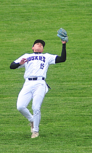 Colts blank Huskies in Game 1, 7-0